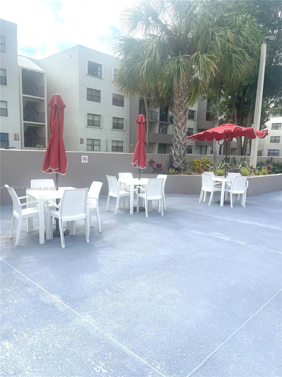PEPPERMILL KENDALE LKS W - Residential Lease
