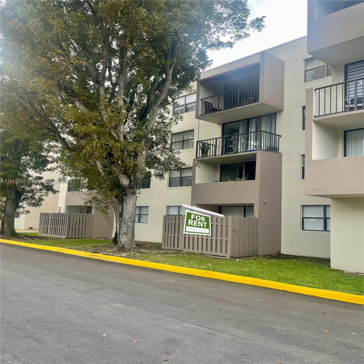 PEPPERMILL KENDALE LKS W - Residential Lease
