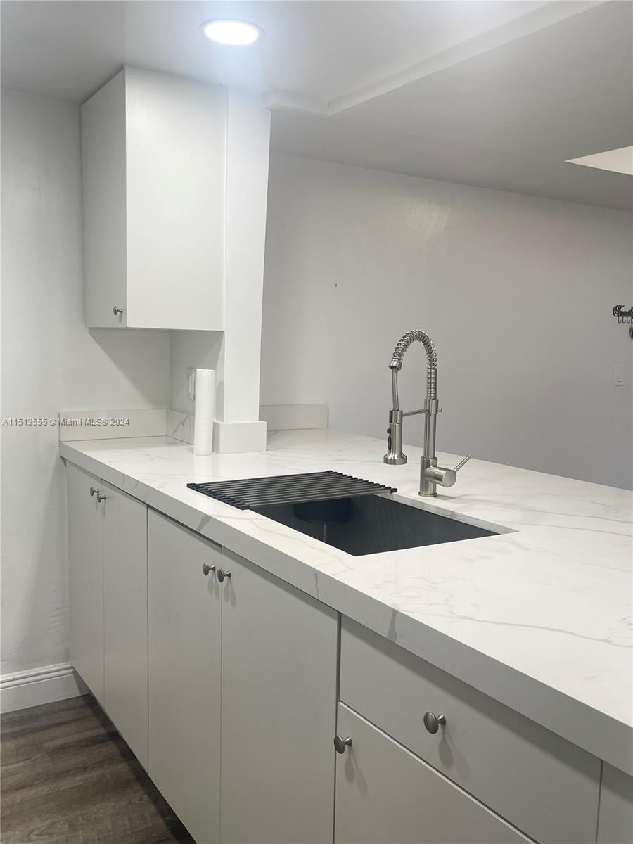 PEPPERMILL KENDALE LKS W - Residential Lease