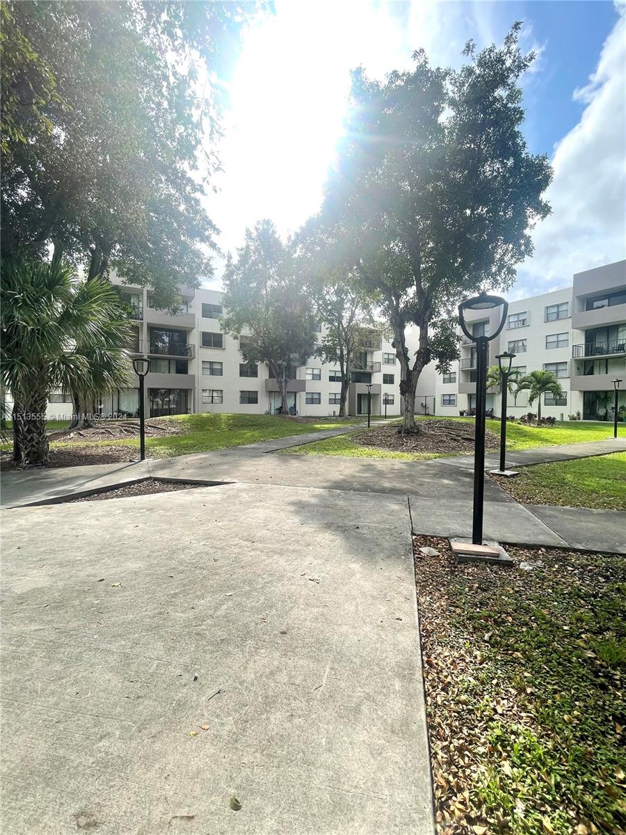 PEPPERMILL KENDALE LKS W - Residential Lease