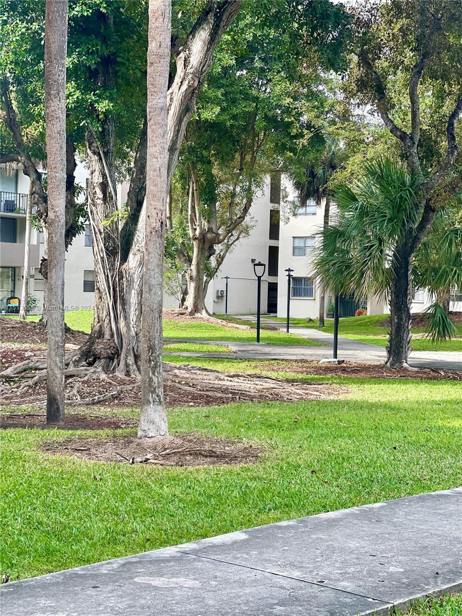 PEPPERMILL KENDALE LKS W - Residential Lease