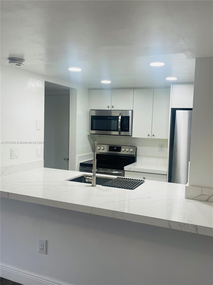 PEPPERMILL KENDALE LKS W - Residential Lease