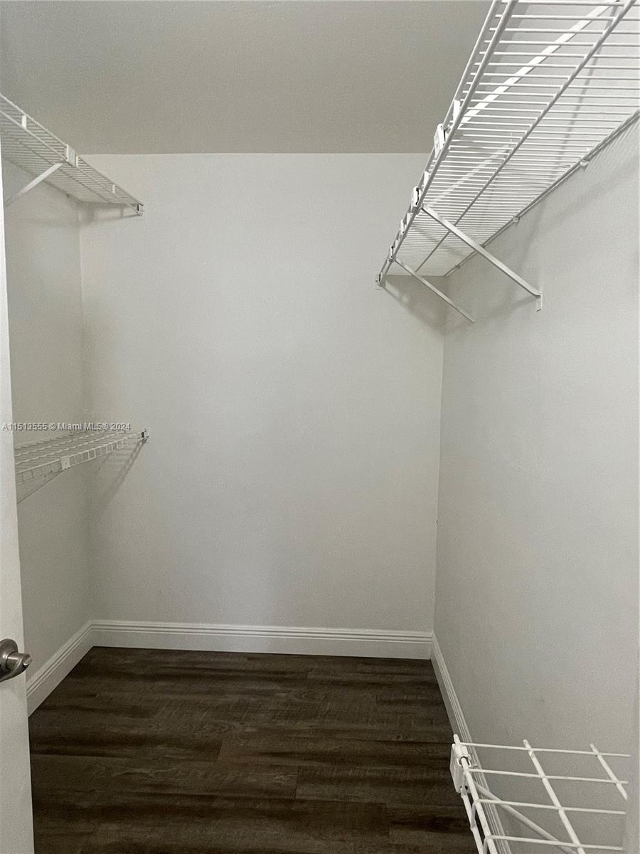 PEPPERMILL KENDALE LKS W - Residential Lease