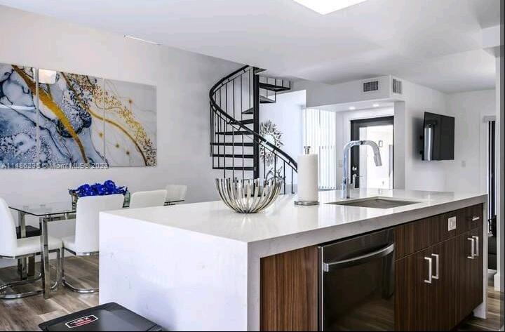 GRAPE TREE TOWNHOUSE COND - Residential Lease
