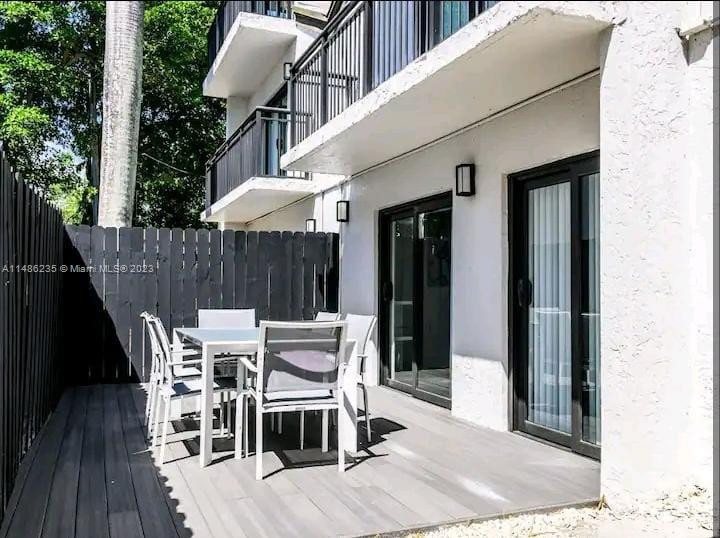 GRAPE TREE TOWNHOUSE COND - Residential Lease