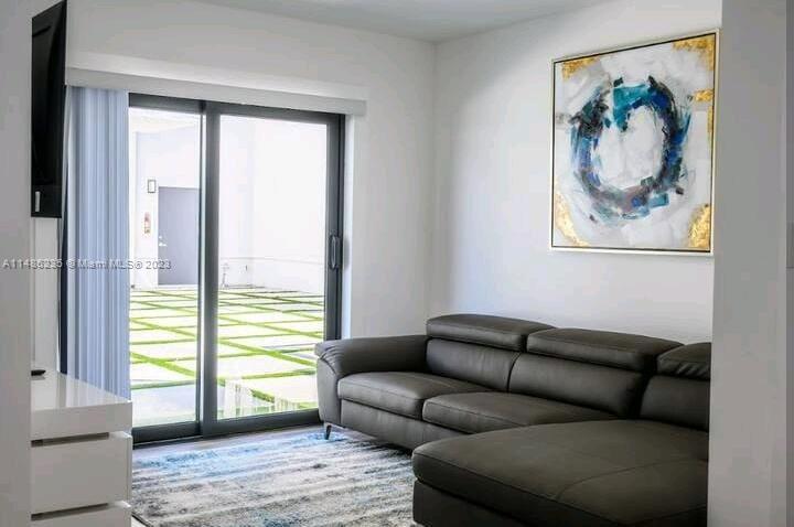 GRAPE TREE TOWNHOUSE COND - Residential Lease