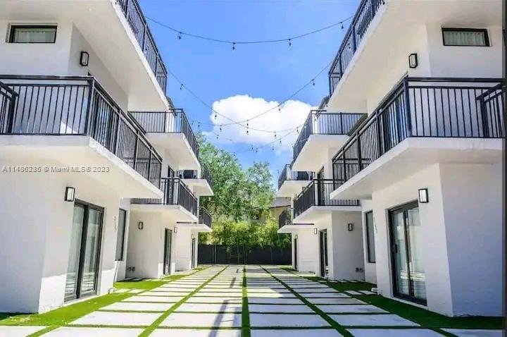 GRAPE TREE TOWNHOUSE COND - Residential Lease