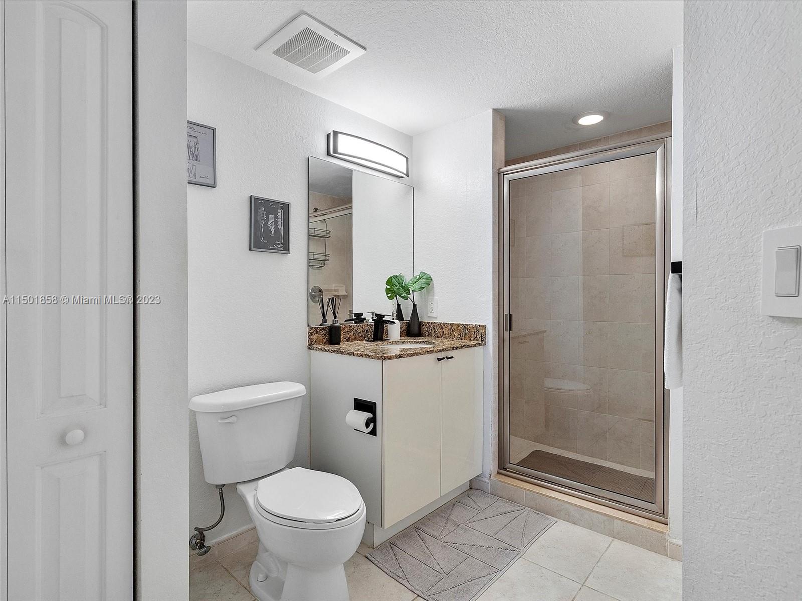 RADIUS CONDO - Residential