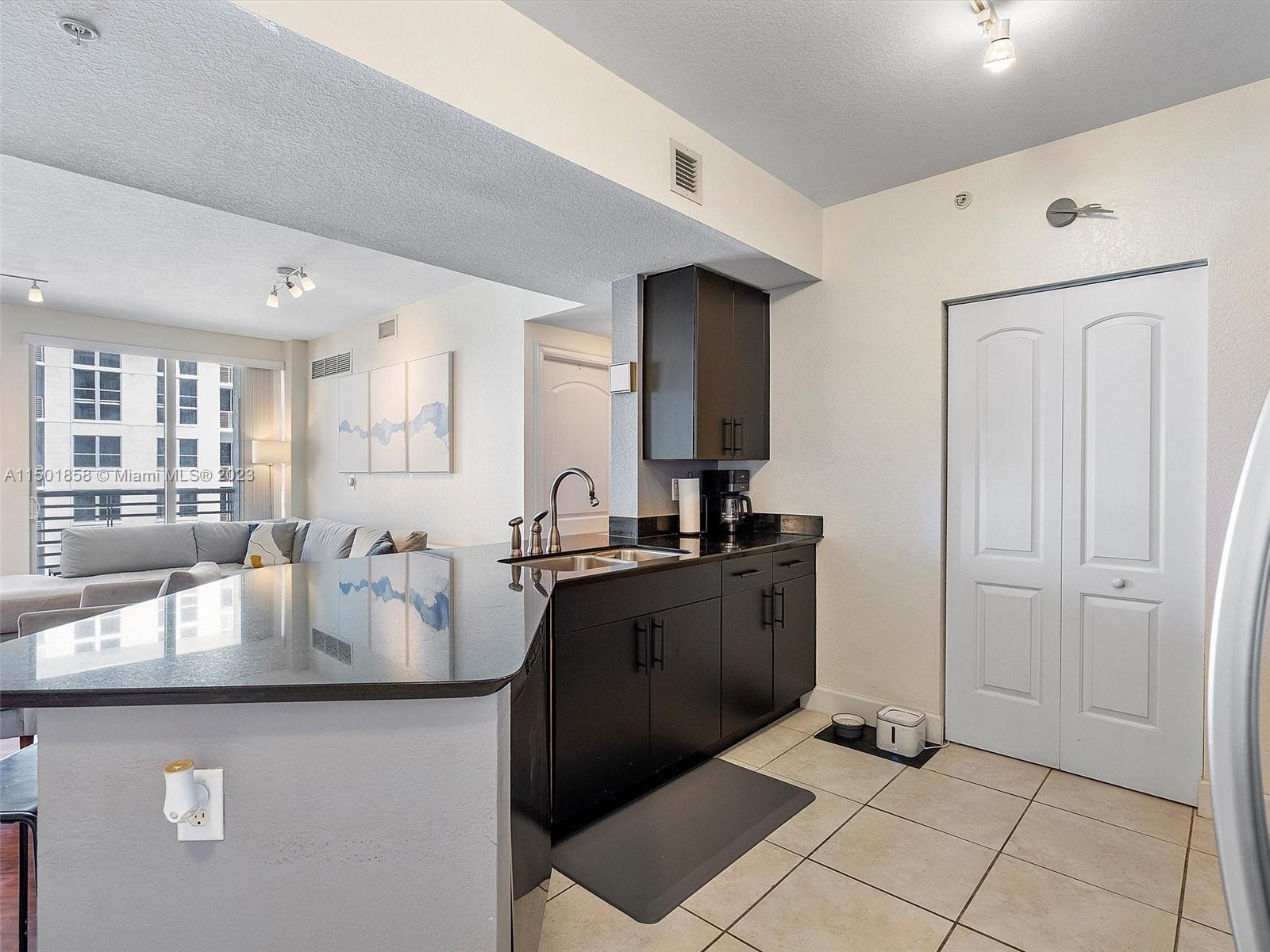 RADIUS CONDO - Residential