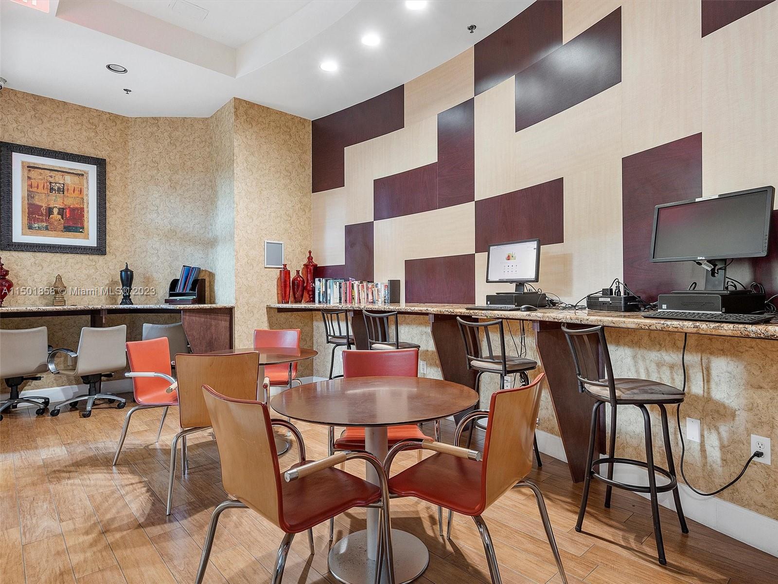 RADIUS CONDO - Residential
