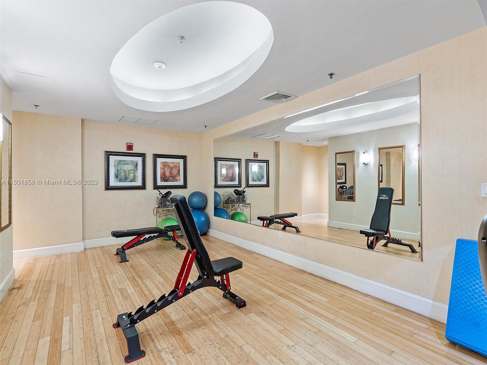 RADIUS CONDO - Residential