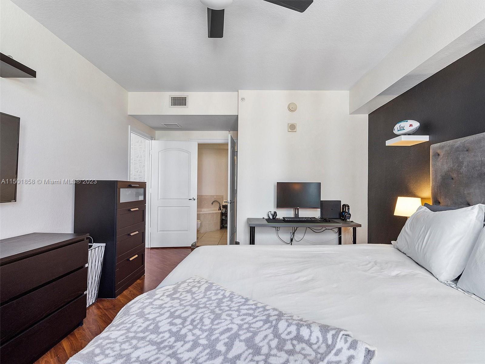 RADIUS CONDO - Residential