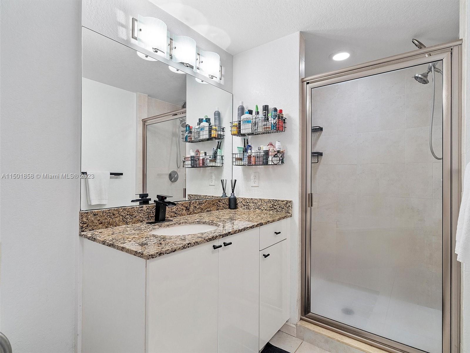 RADIUS CONDO - Residential