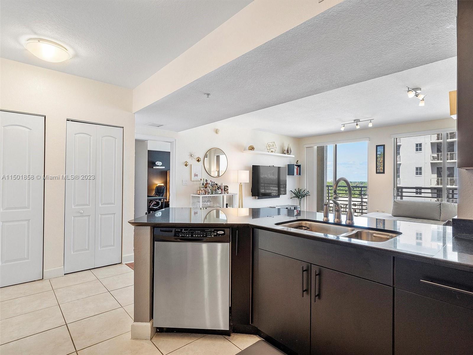 RADIUS CONDO - Residential