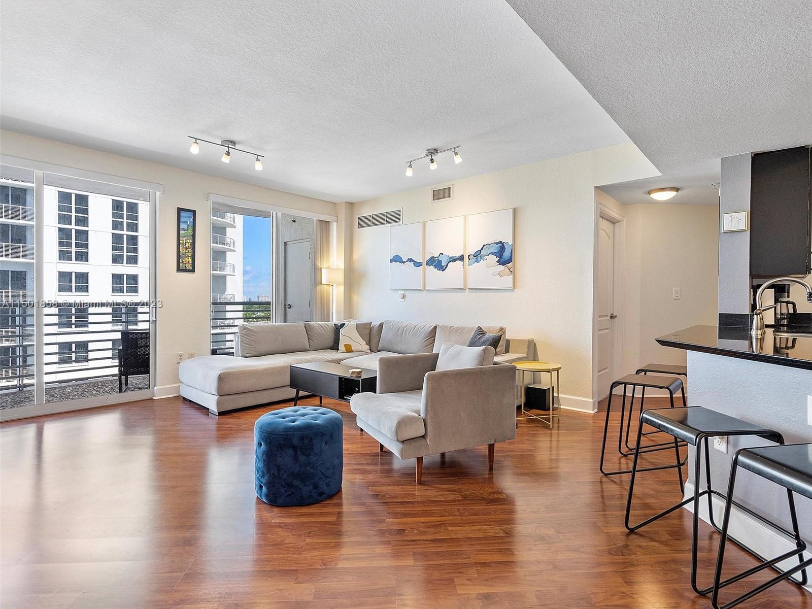 RADIUS CONDO - Residential