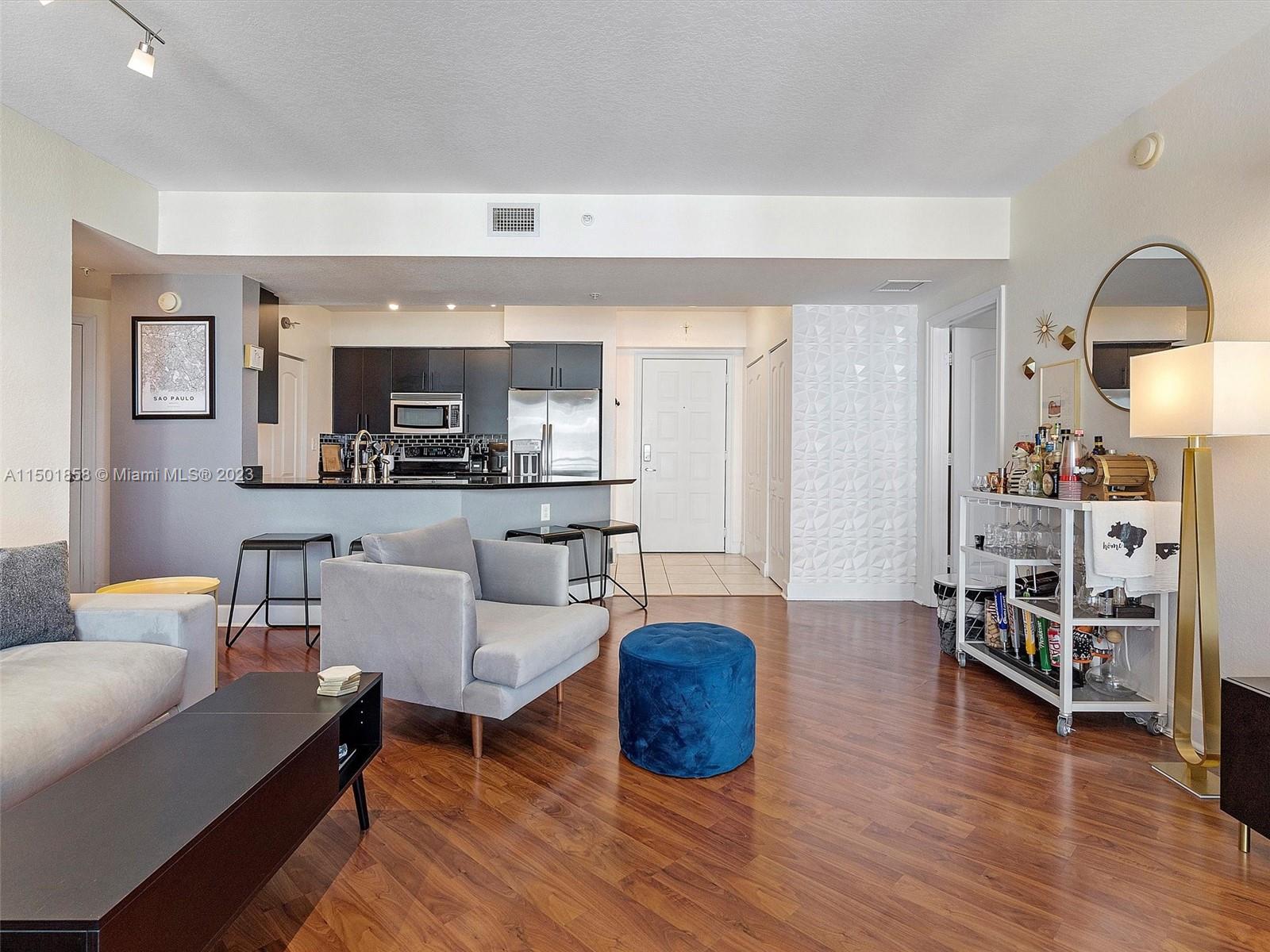 RADIUS CONDO - Residential