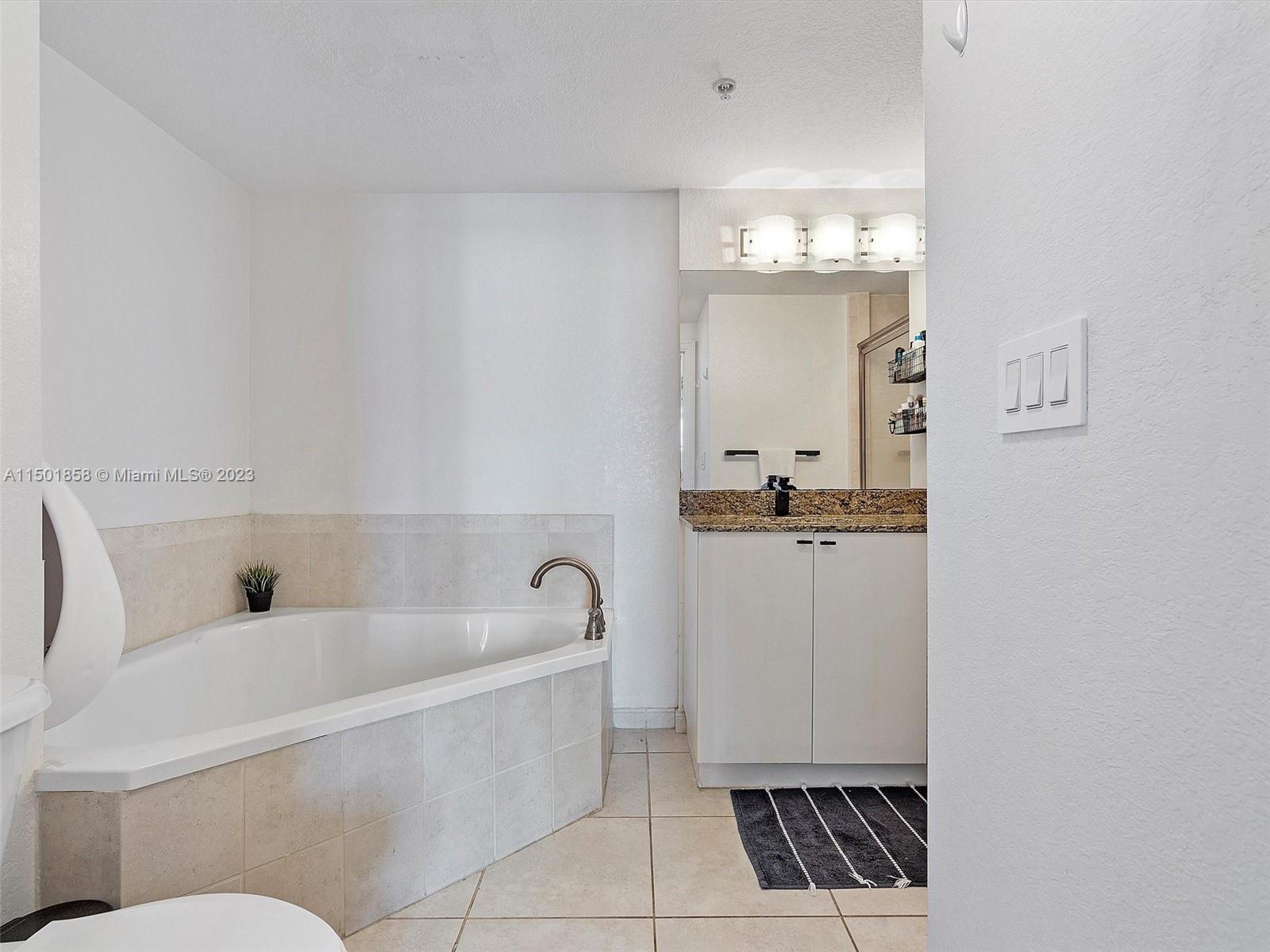 RADIUS CONDO - Residential
