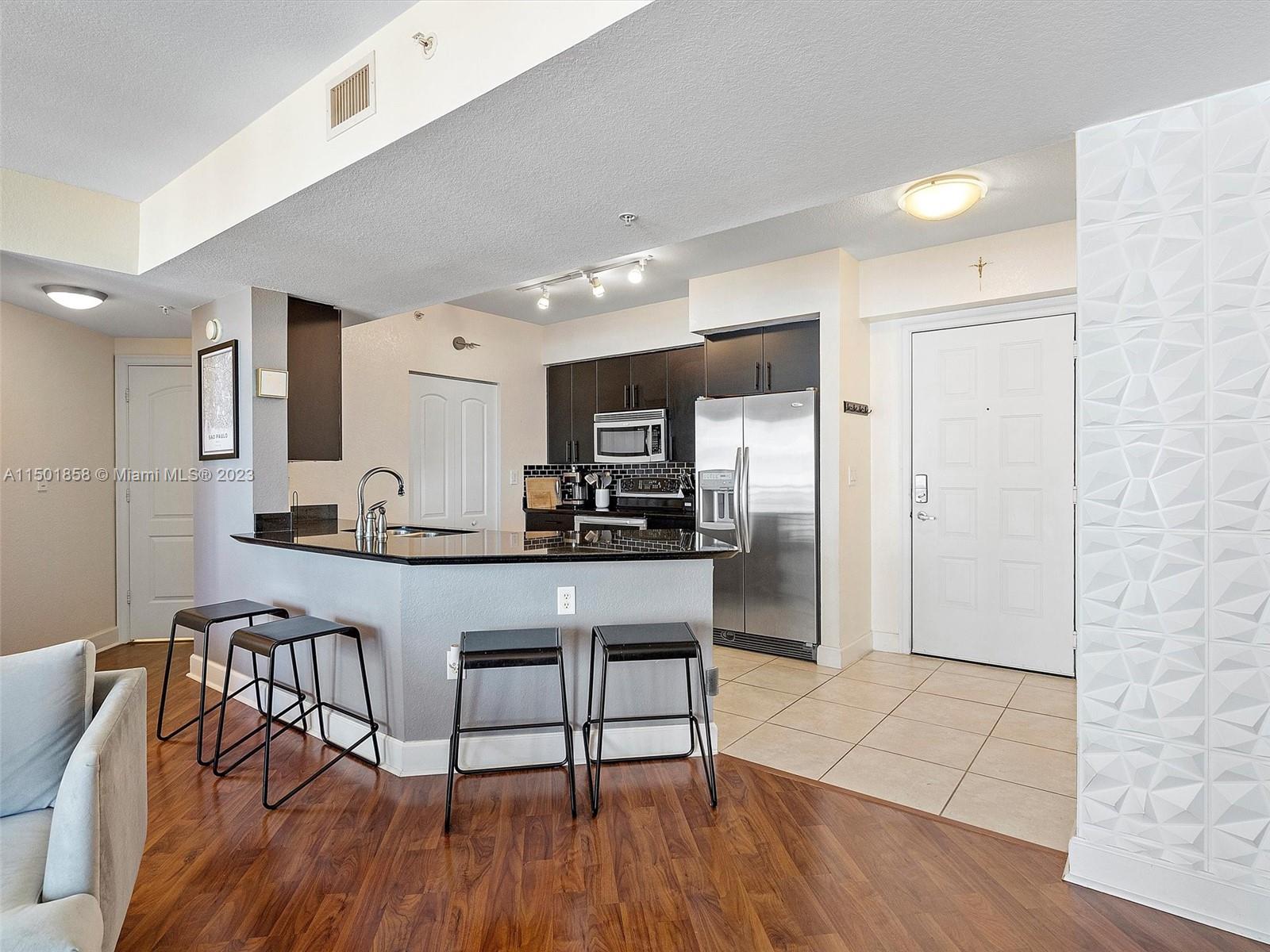 RADIUS CONDO - Residential