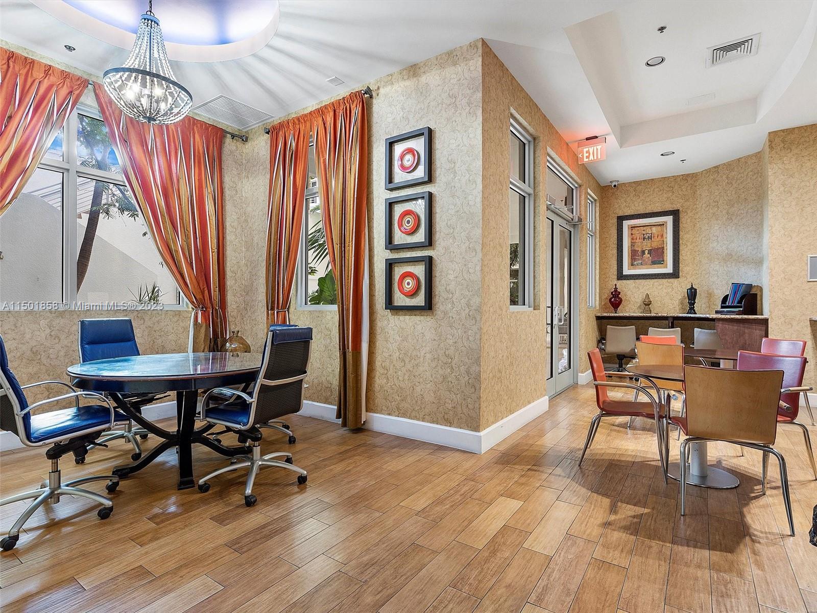 RADIUS CONDO - Residential
