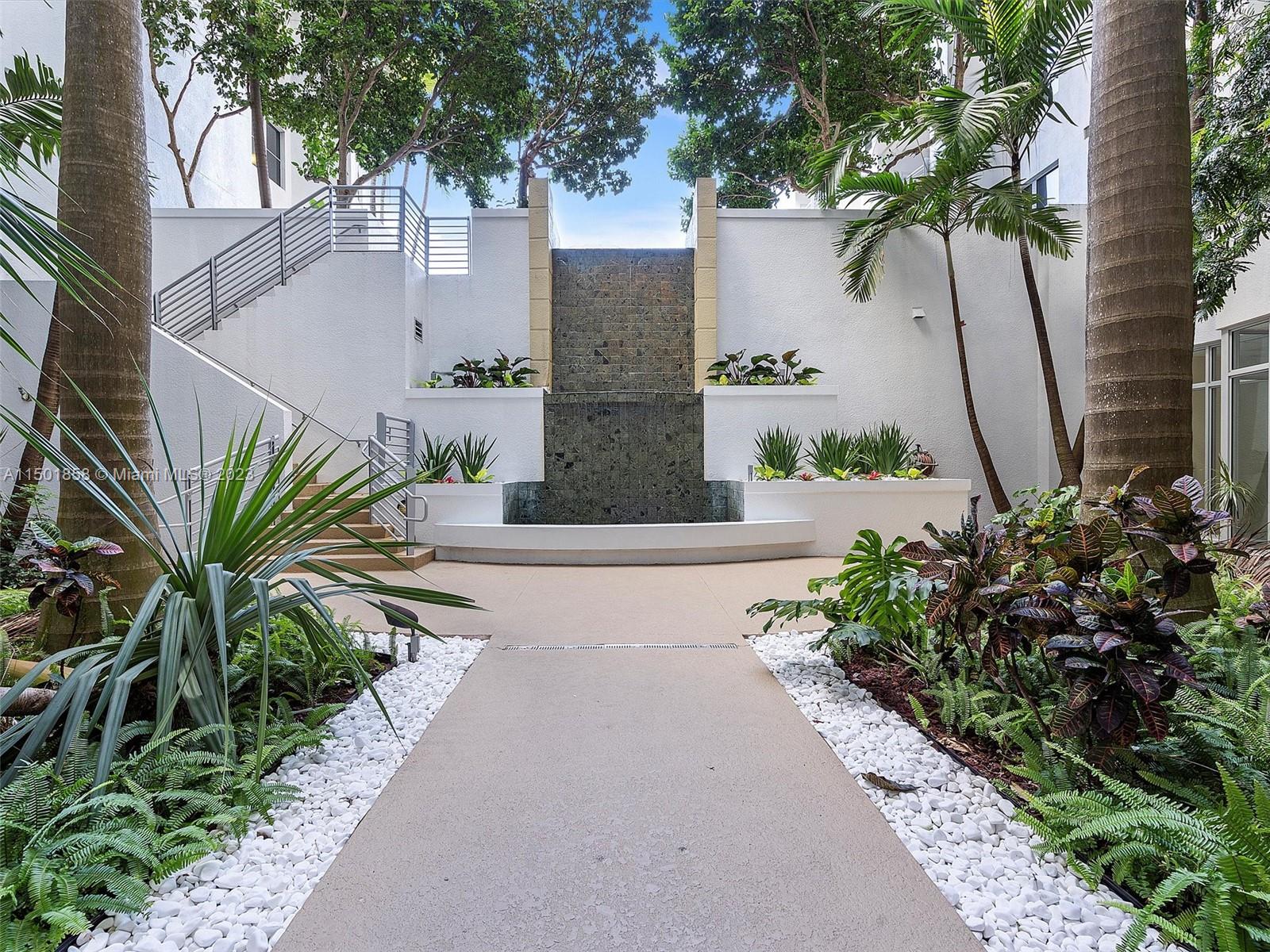 RADIUS CONDO - Residential