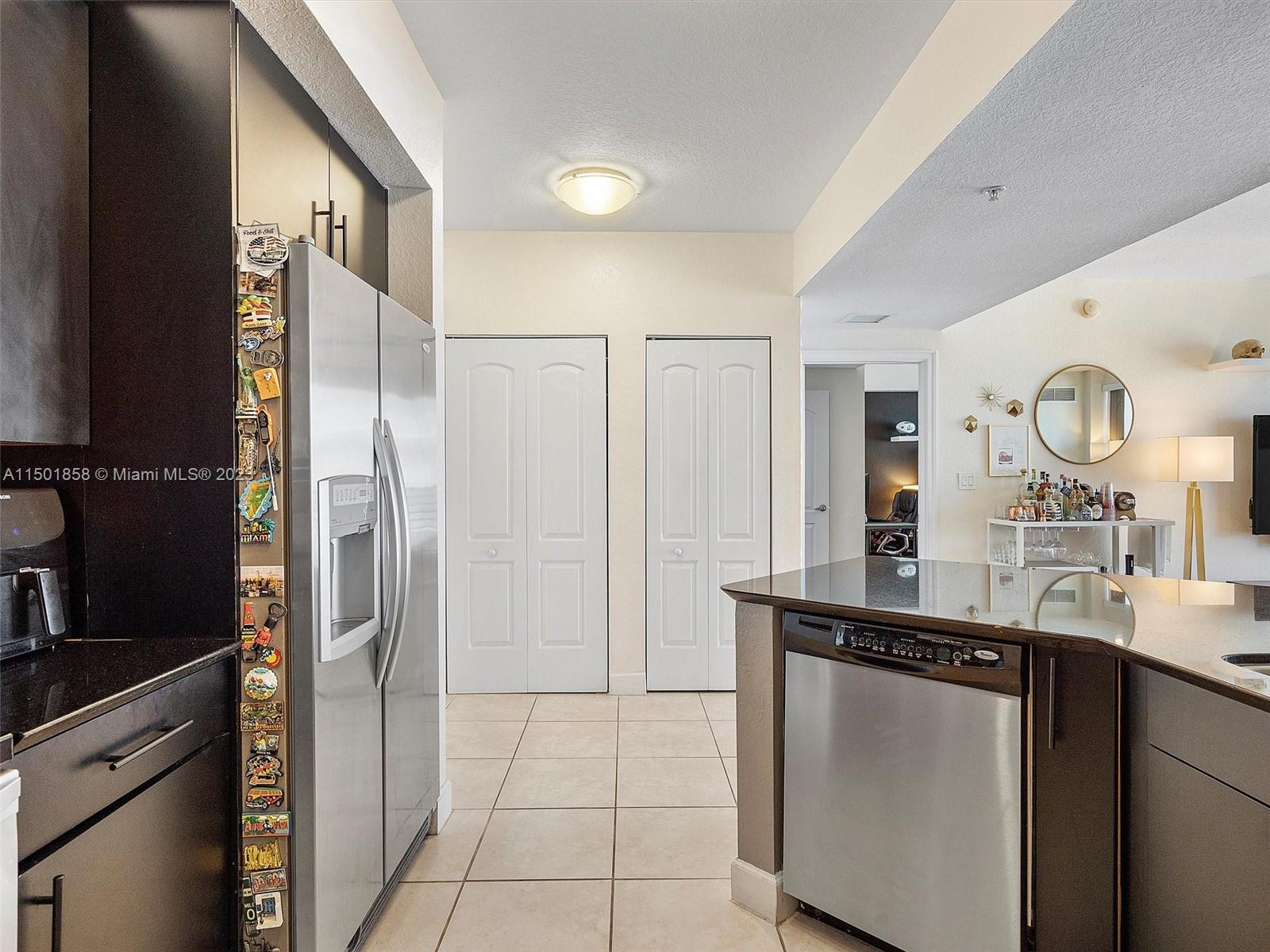 RADIUS CONDO - Residential