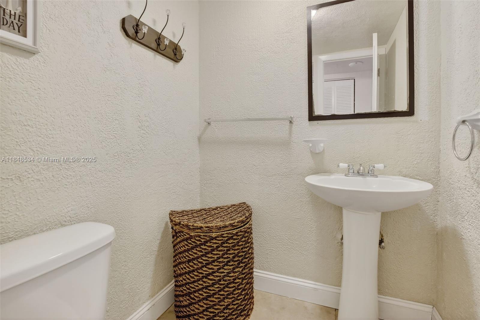 COMMODORE PLAZA CONDO - Residential