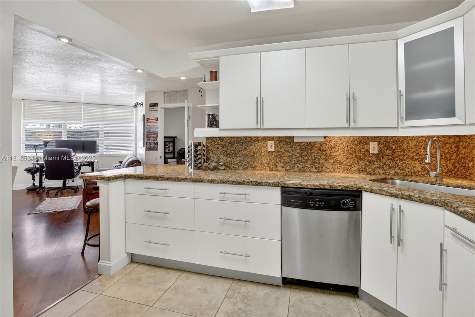 COMMODORE PLAZA CONDO - Residential
