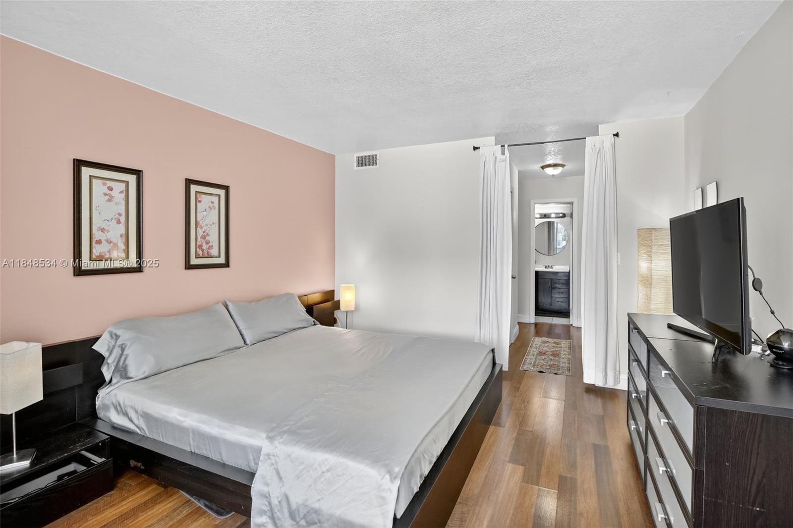 COMMODORE PLAZA CONDO - Residential