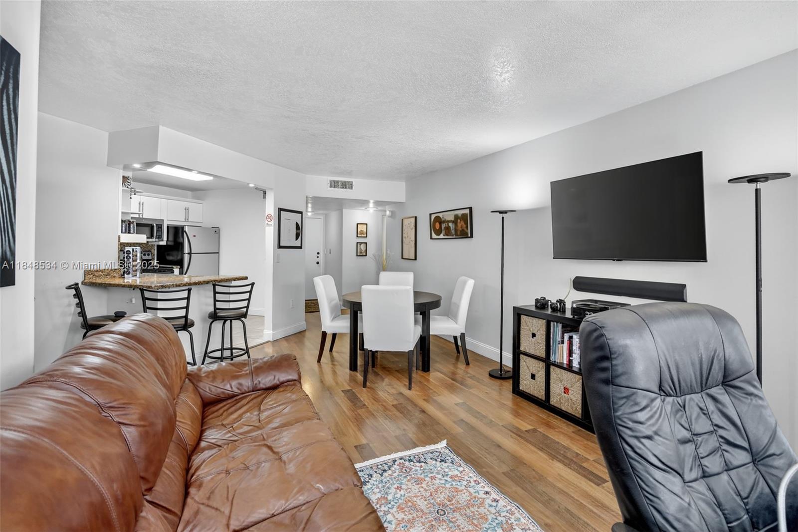 COMMODORE PLAZA CONDO - Residential
