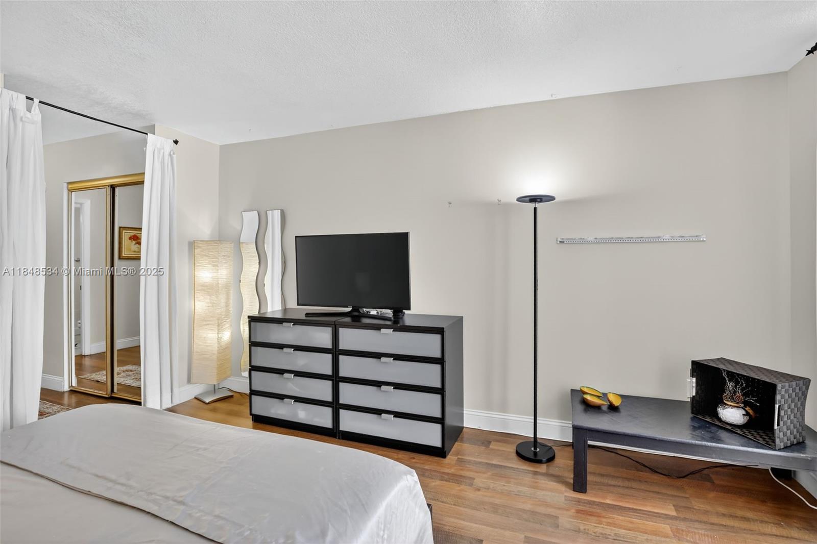 COMMODORE PLAZA CONDO - Residential