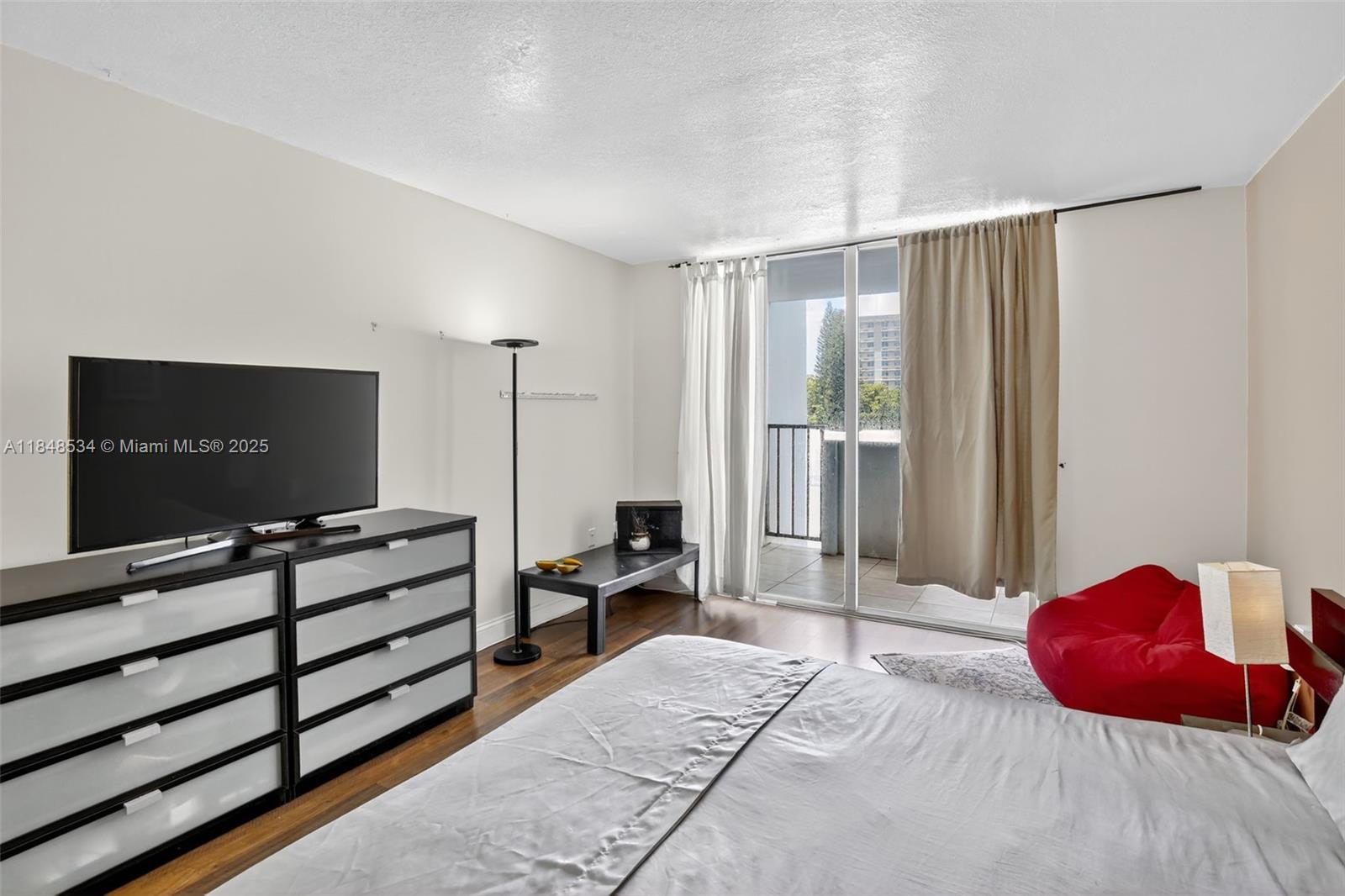 COMMODORE PLAZA CONDO - Residential