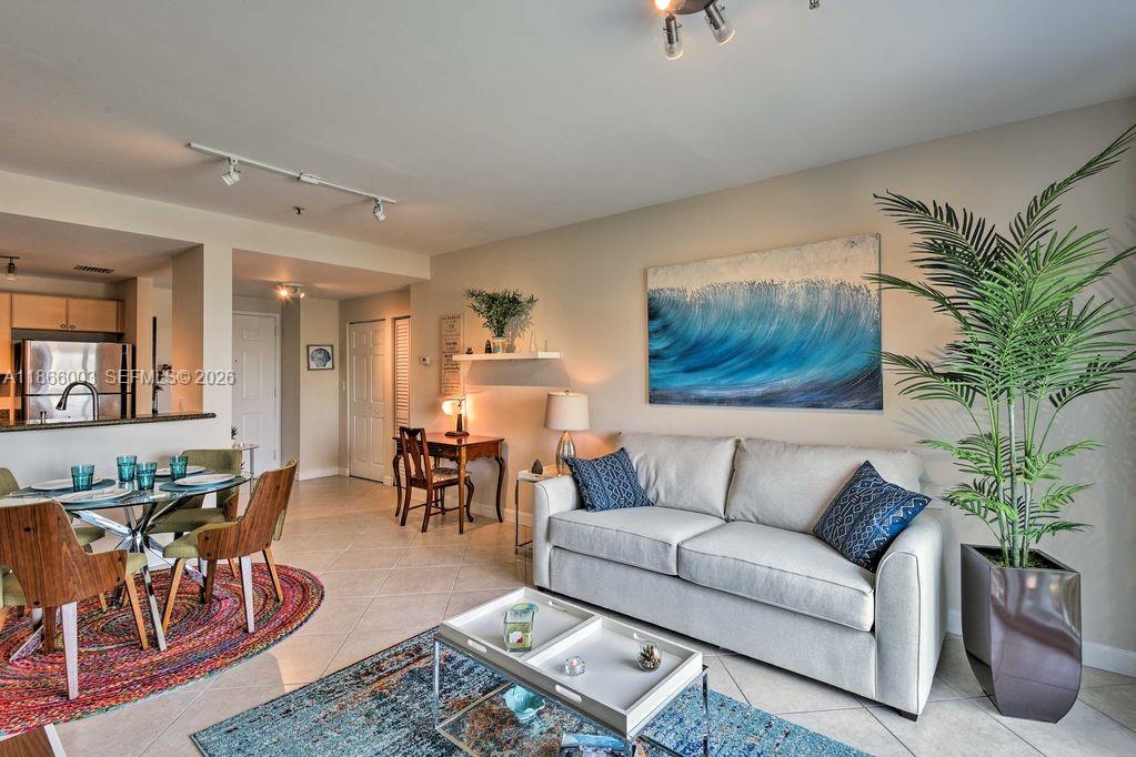Now priced to sell – Excellent opportunity in Shamrock by the Gables.
Centrally located gem between Coral Gables, Coconut Grove & Brickell, this 1BR/1BA condo offers skyline views and flexible leasing, including short-term rentals—ideal for investment or primary residence. Fully equipped kitchen with stainless steel appliances and granite countertops. In-unit washer/dryer in a convenient laundry closet and newer A/C. Enjoy beautiful views of Coral Gables and its elegant skyline. Immaculately maintained & gated building with 24/7 security. 1 assigned parking space. Pet-friendly. Walk to restaurants, boutique shops, nightlife, supermarkets, Miracle Mile, Coral Gables, and nearby parks. Minutes from MIA Airport, Brickell, Downtown Miami, Coconut Grove, University of Miami, top hospitals, and major highways including I-95 & 836. Vacant & ready for move-in.