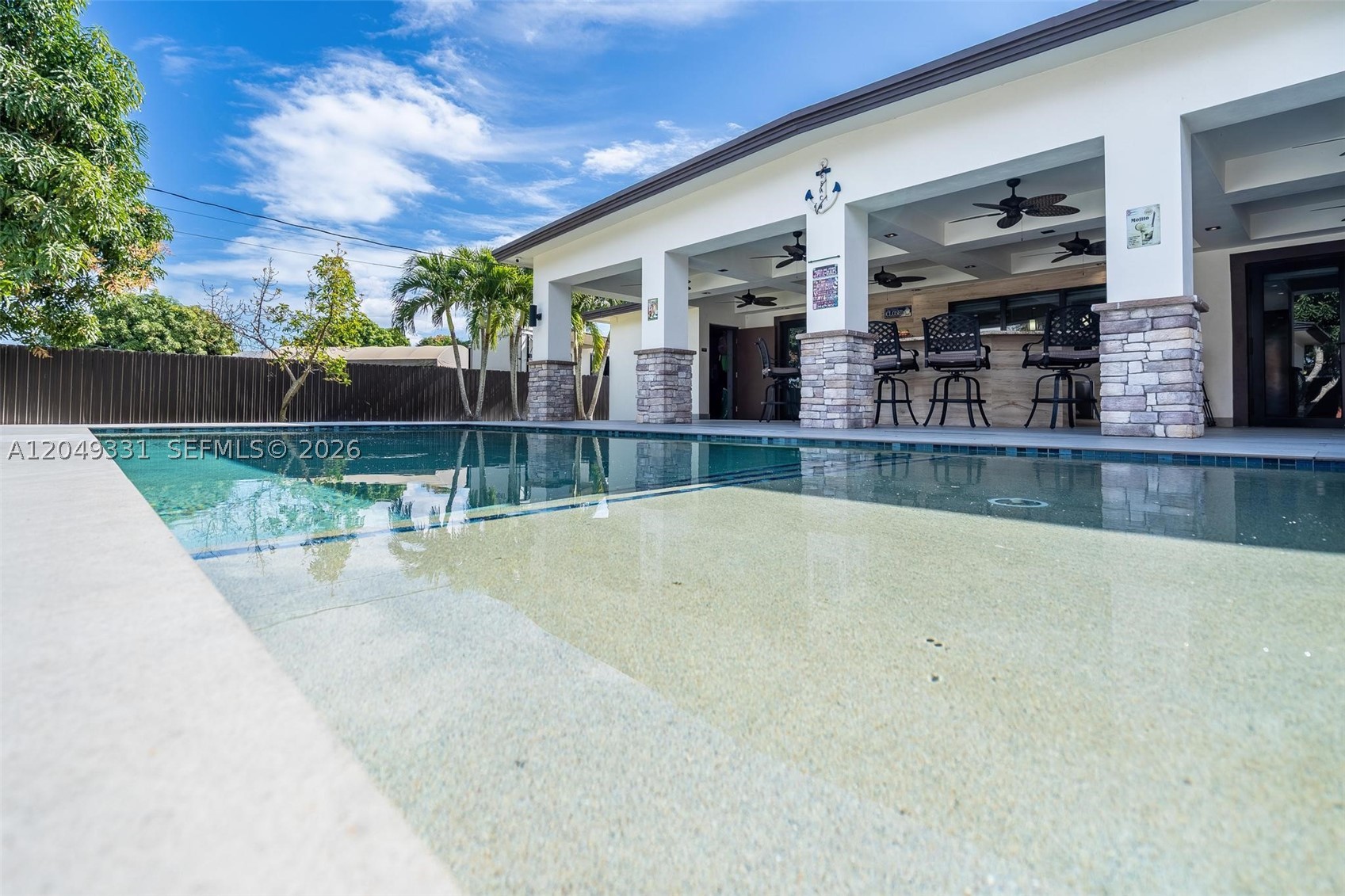 CLUB MANOR - Residential