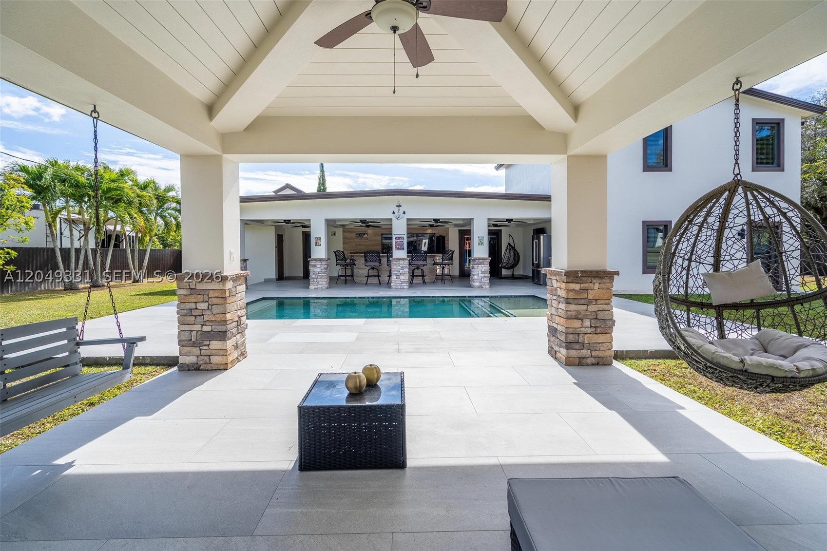 CLUB MANOR - Residential