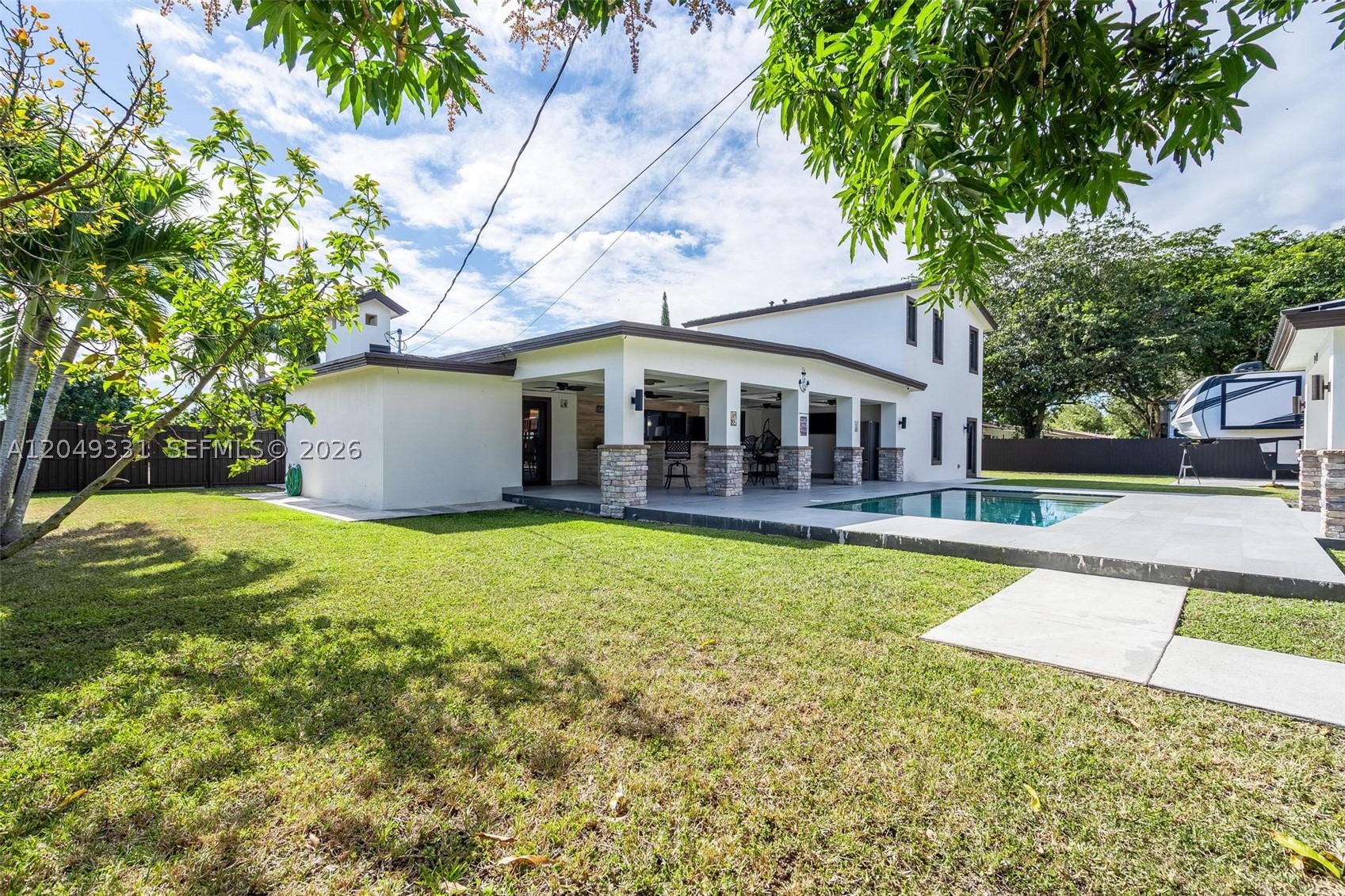 CLUB MANOR - Residential