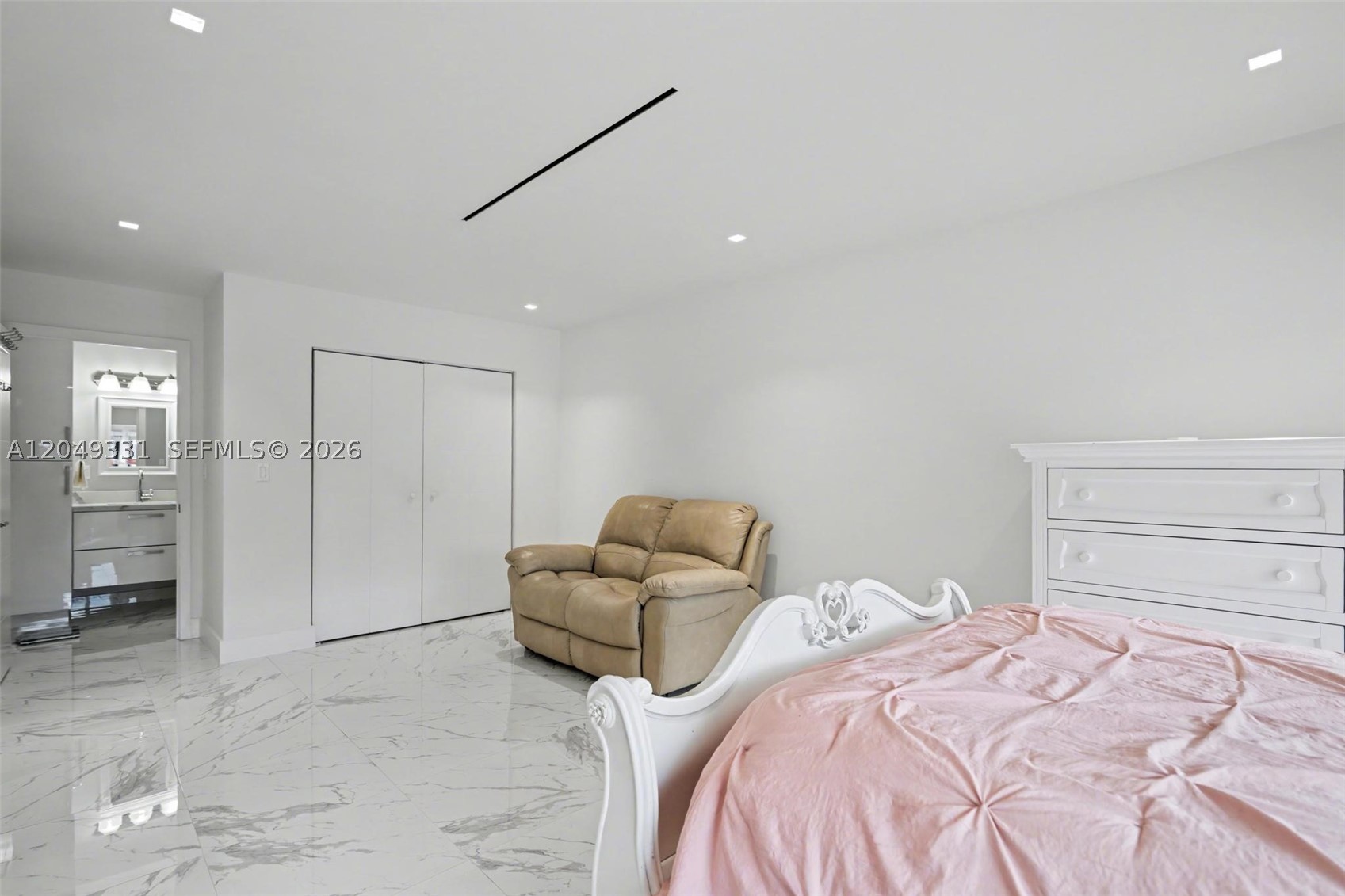 CLUB MANOR - Residential