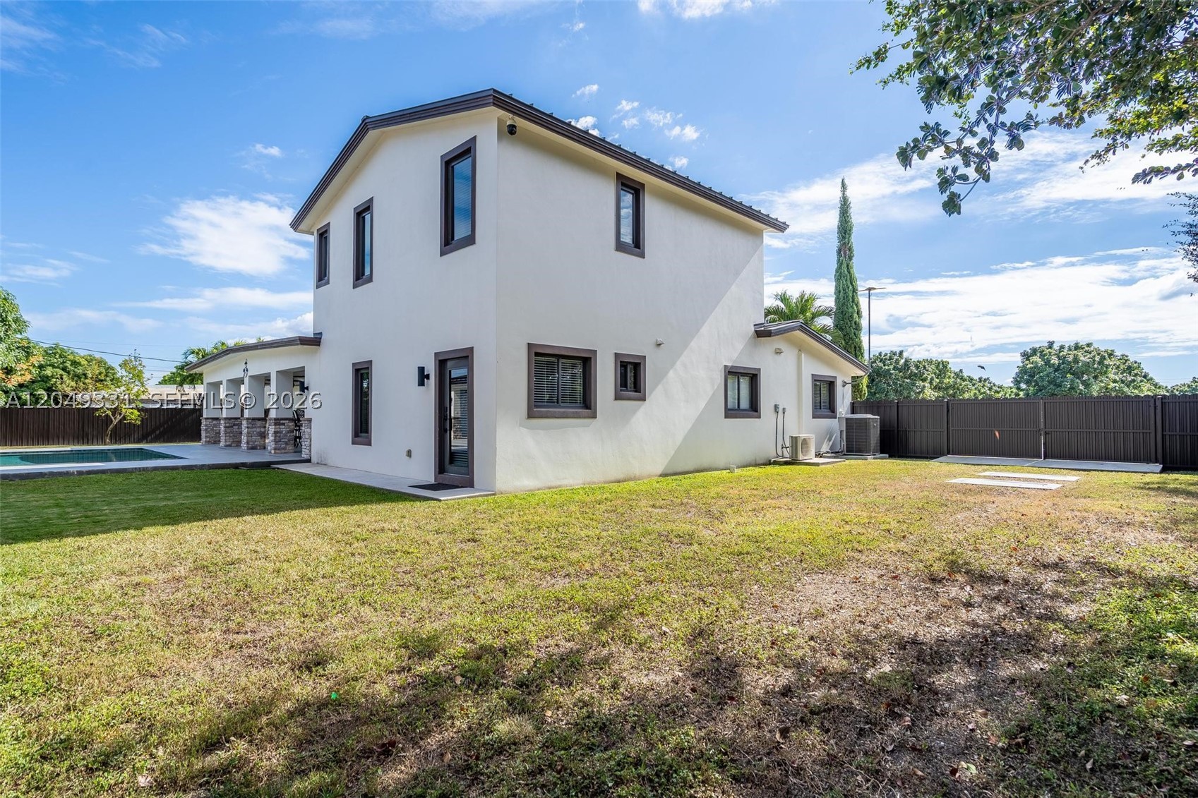 CLUB MANOR - Residential