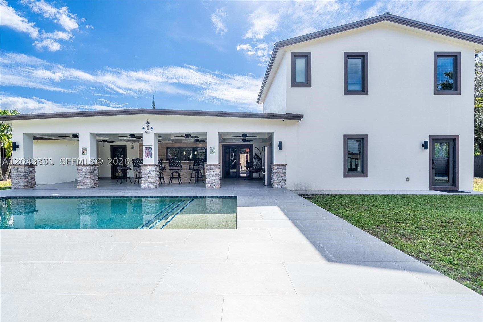 CLUB MANOR - Residential