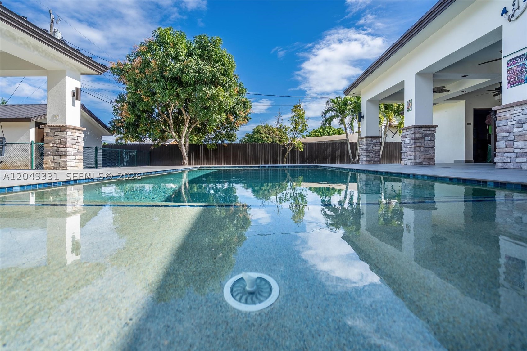 CLUB MANOR - Residential