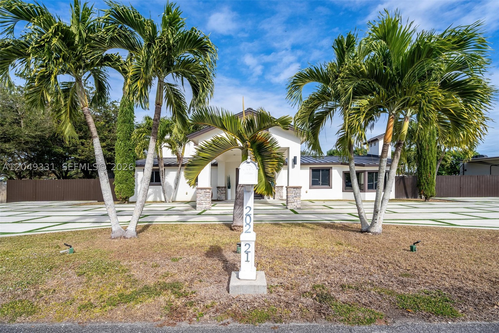 CLUB MANOR - Residential
