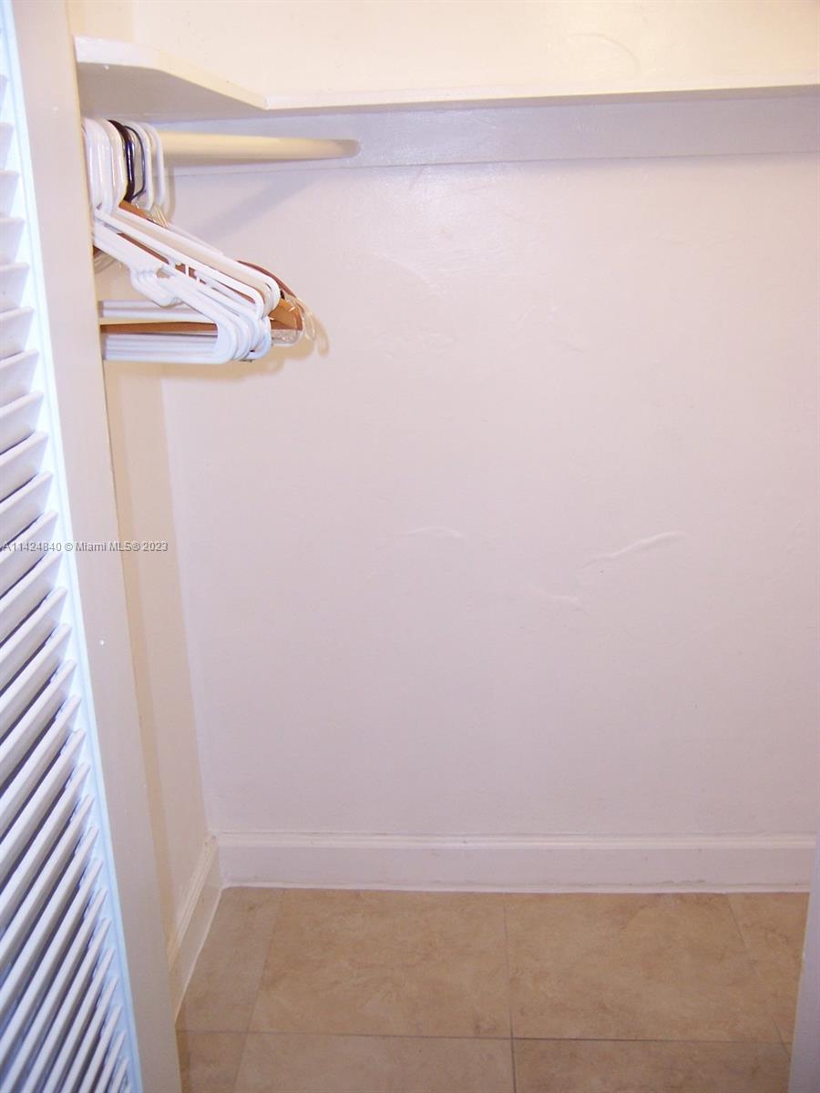 AMD PLAT OF SUNSET LAKE S - Residential Lease