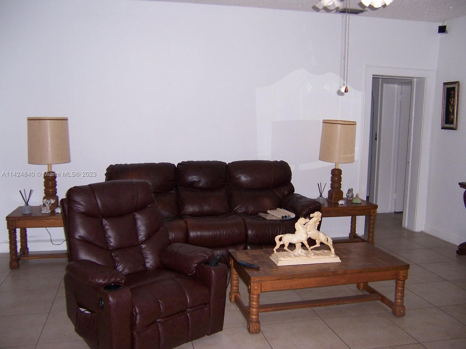 AMD PLAT OF SUNSET LAKE S - Residential Lease