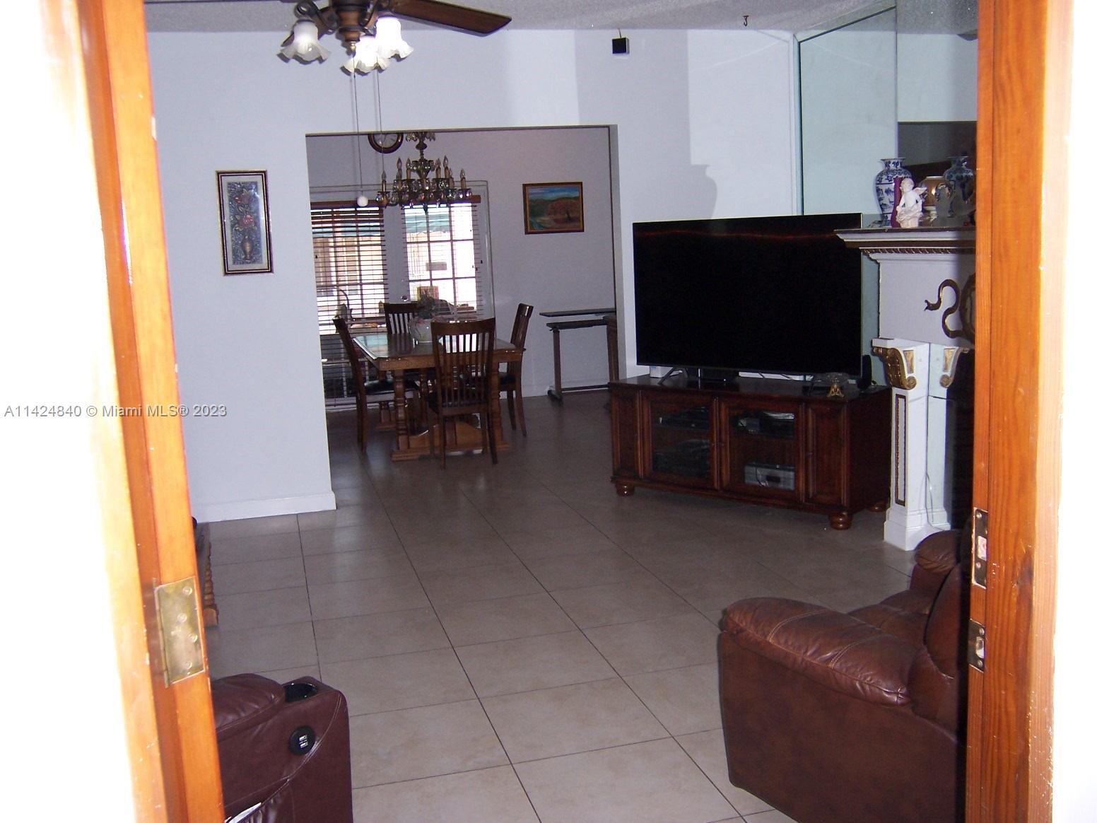 AMD PLAT OF SUNSET LAKE S - Residential Lease