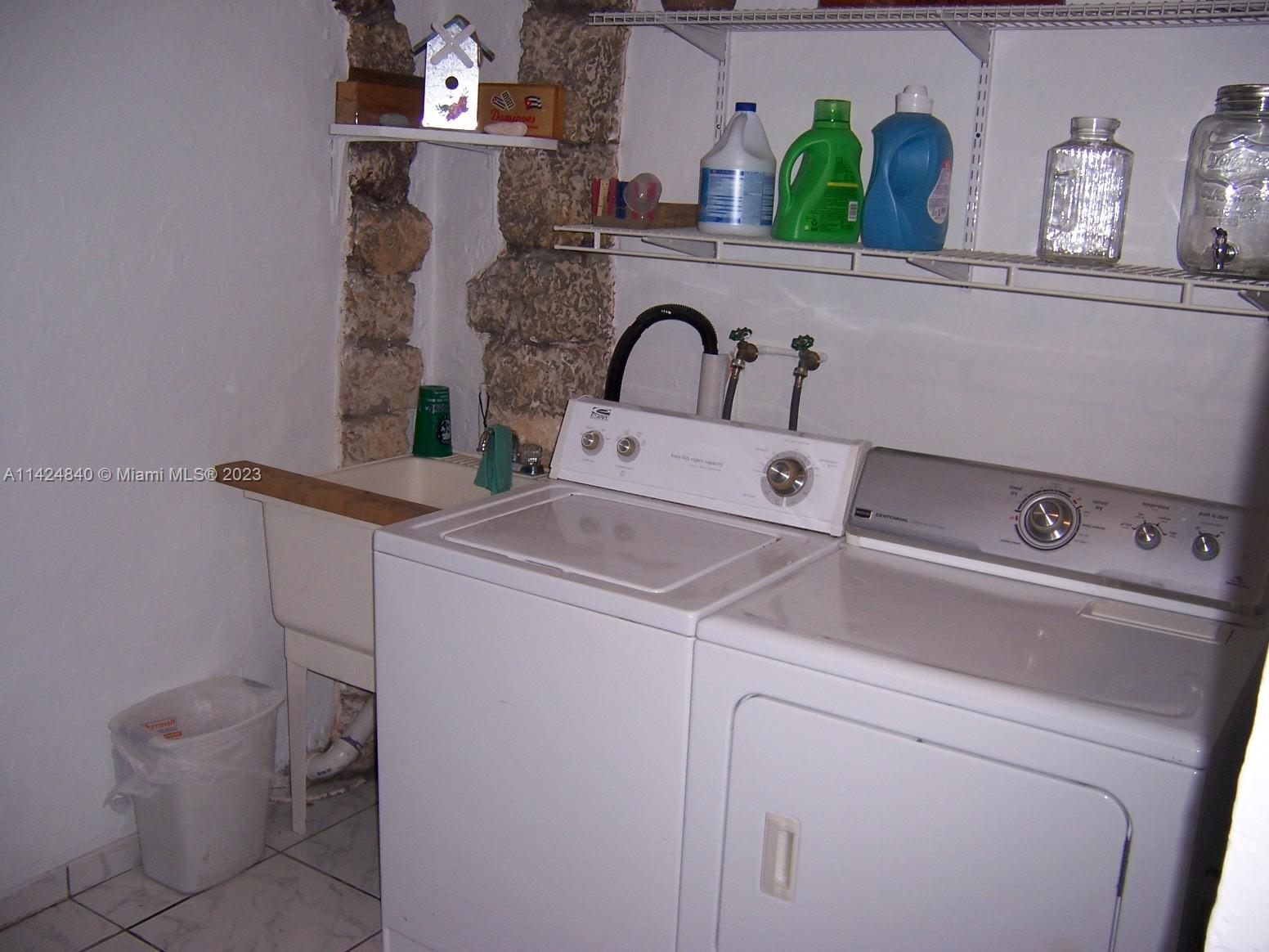 AMD PLAT OF SUNSET LAKE S - Residential Lease