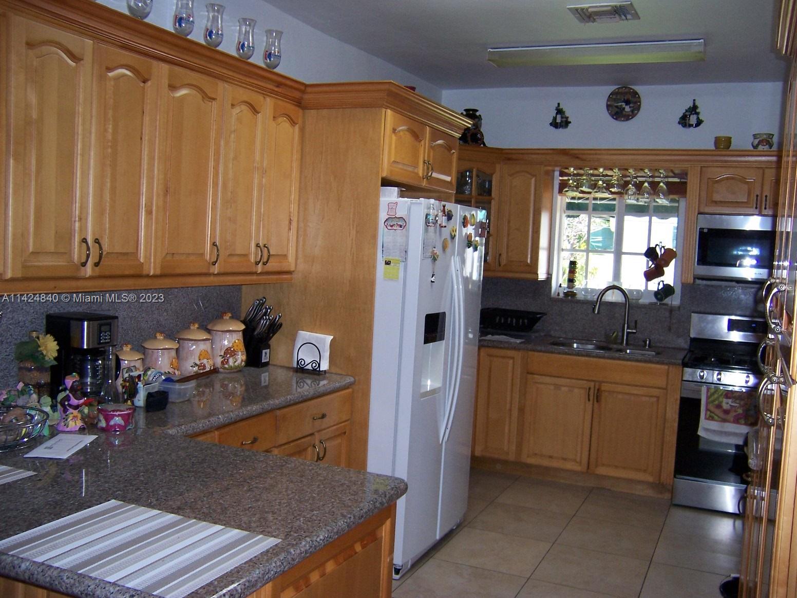 AMD PLAT OF SUNSET LAKE S - Residential Lease
