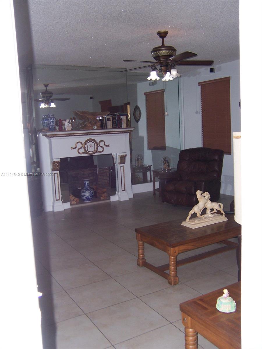 AMD PLAT OF SUNSET LAKE S - Residential Lease