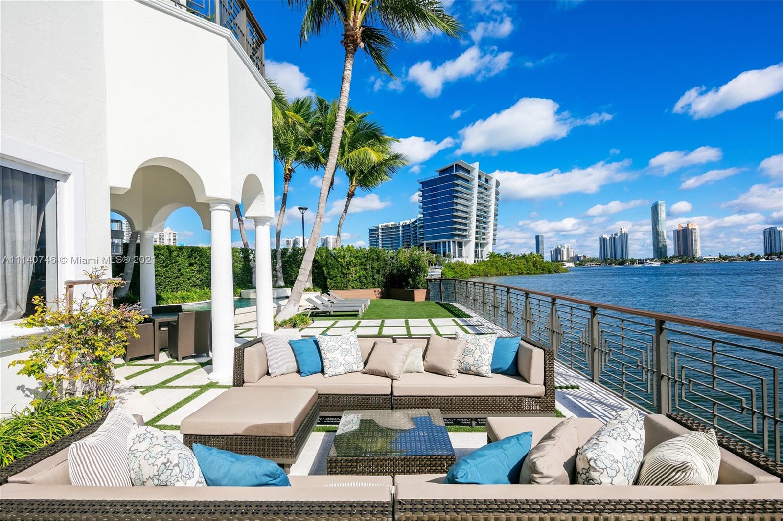 ISLAND ESTATES - Residential