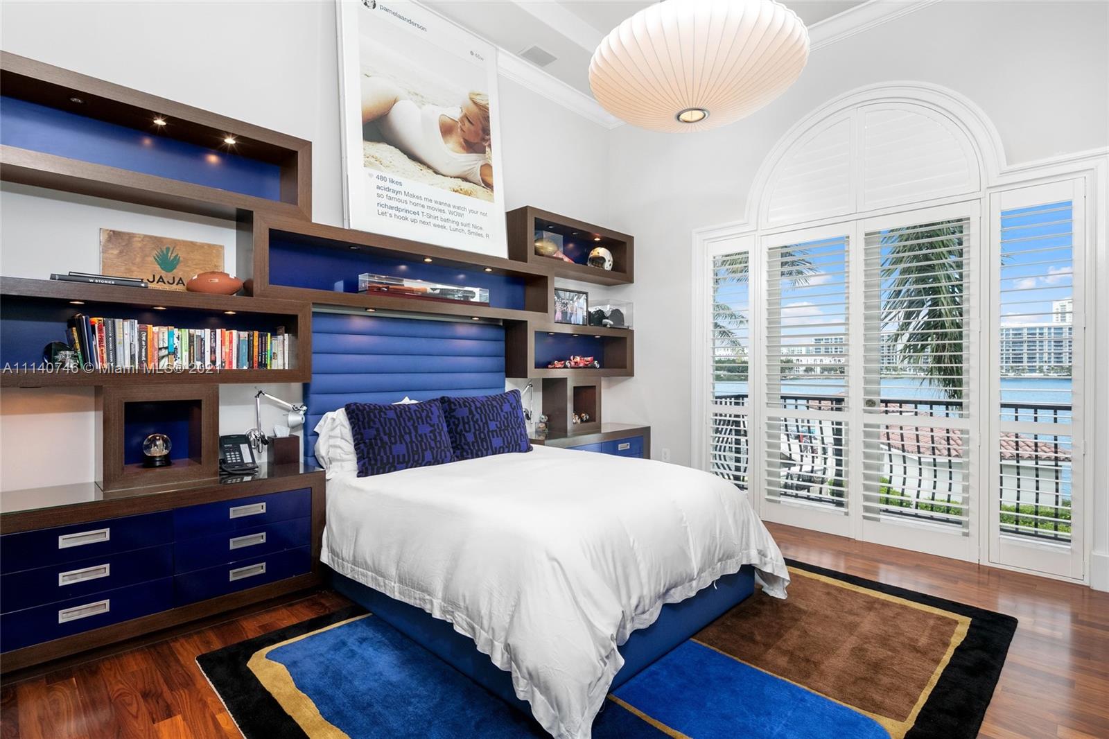 ISLAND ESTATES - Residential