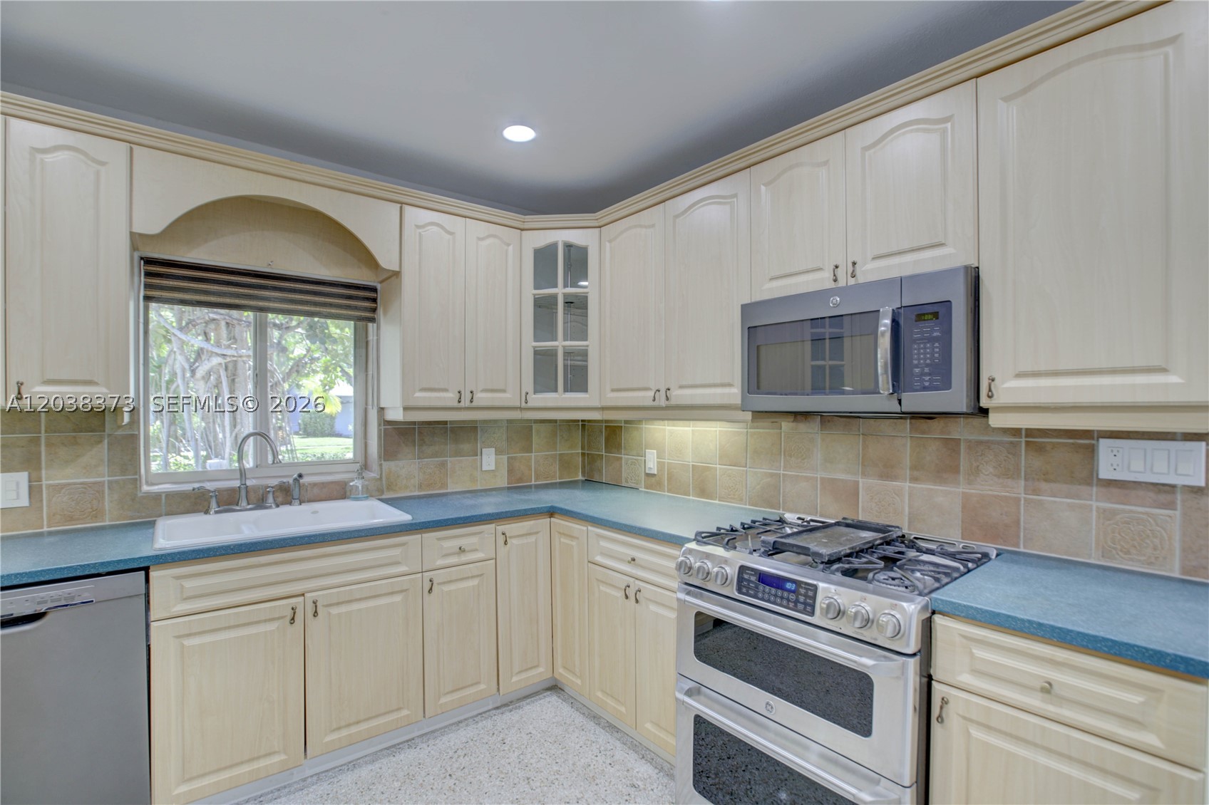 RIVER SEC OF CROISSANT PA - Residential Lease