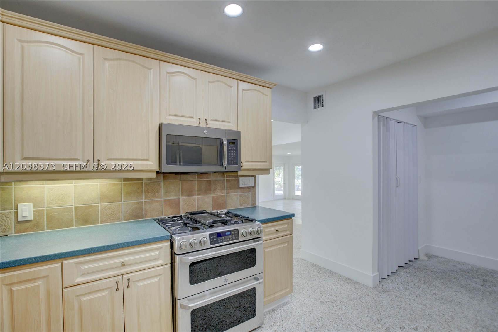 RIVER SEC OF CROISSANT PA - Residential Lease